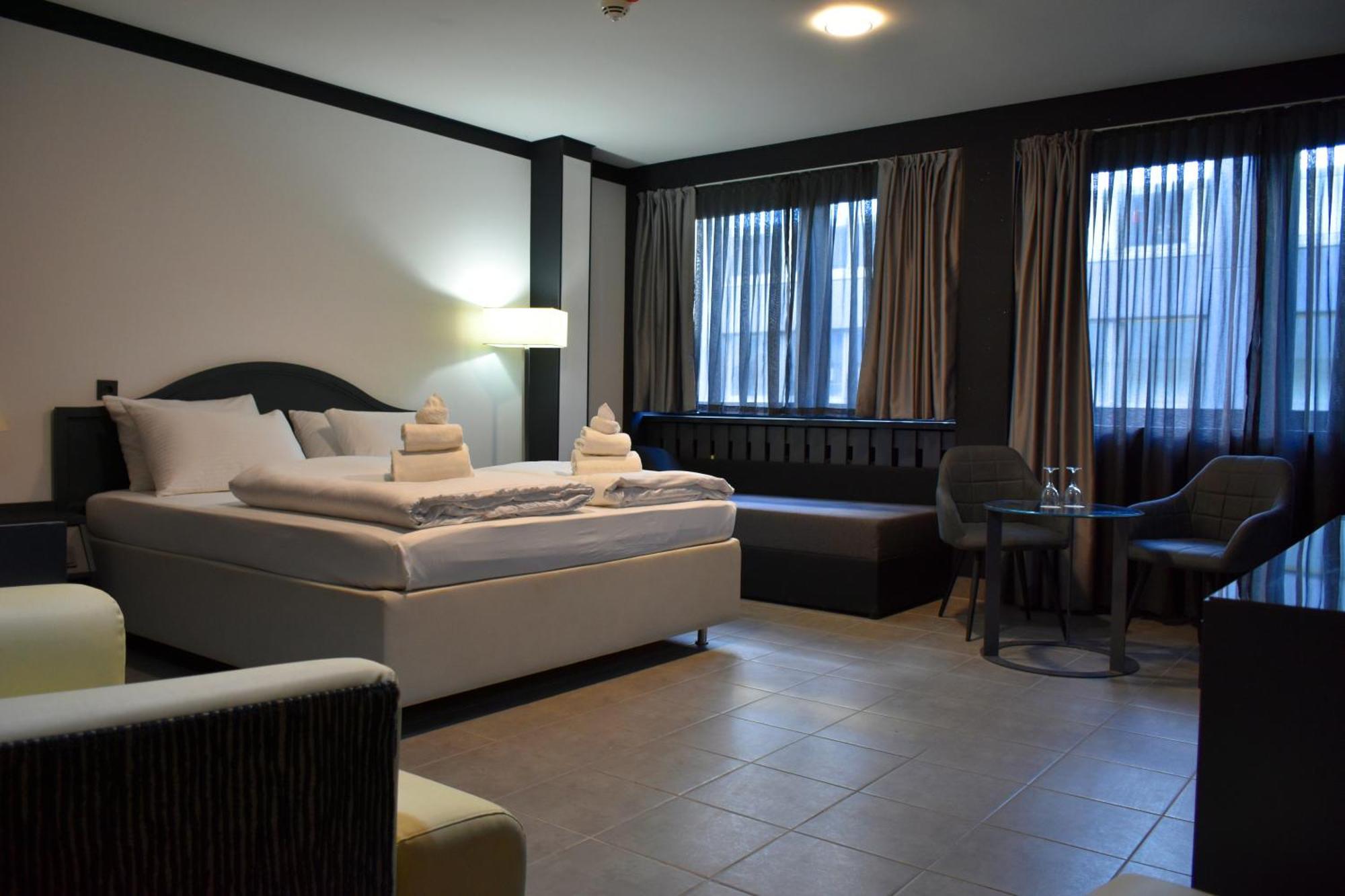 Tibet Hotel Am Airport Duesseldorf-Ratingen Eksteriør billede